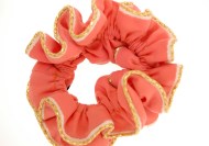 This fabulous ponytail holder is made with soft fabric. T18